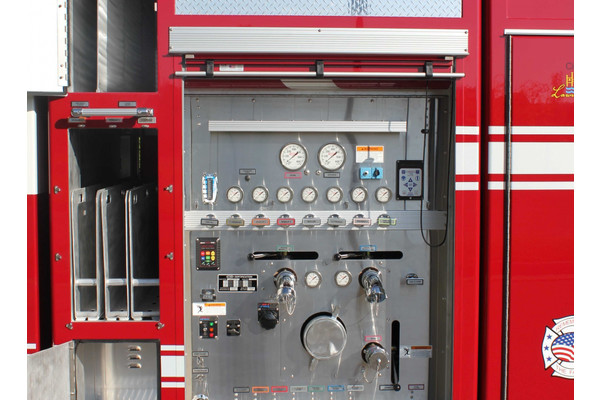 Enclosed pump panel with 3 removable speedlay trays